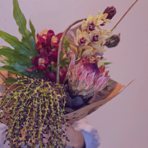Arranjos de Flores Exclusivos — 4 Arranjos por Mês